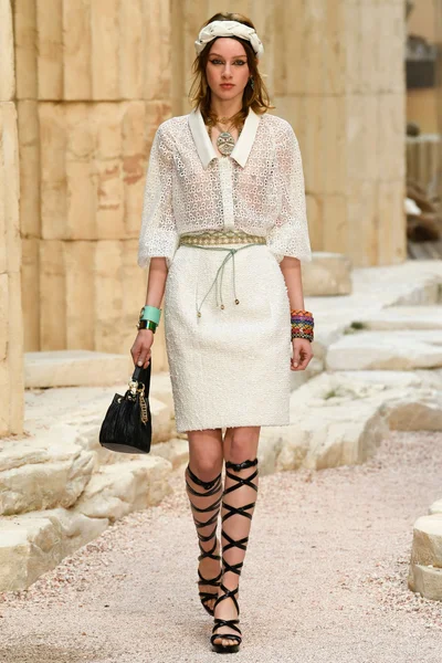 Look 49